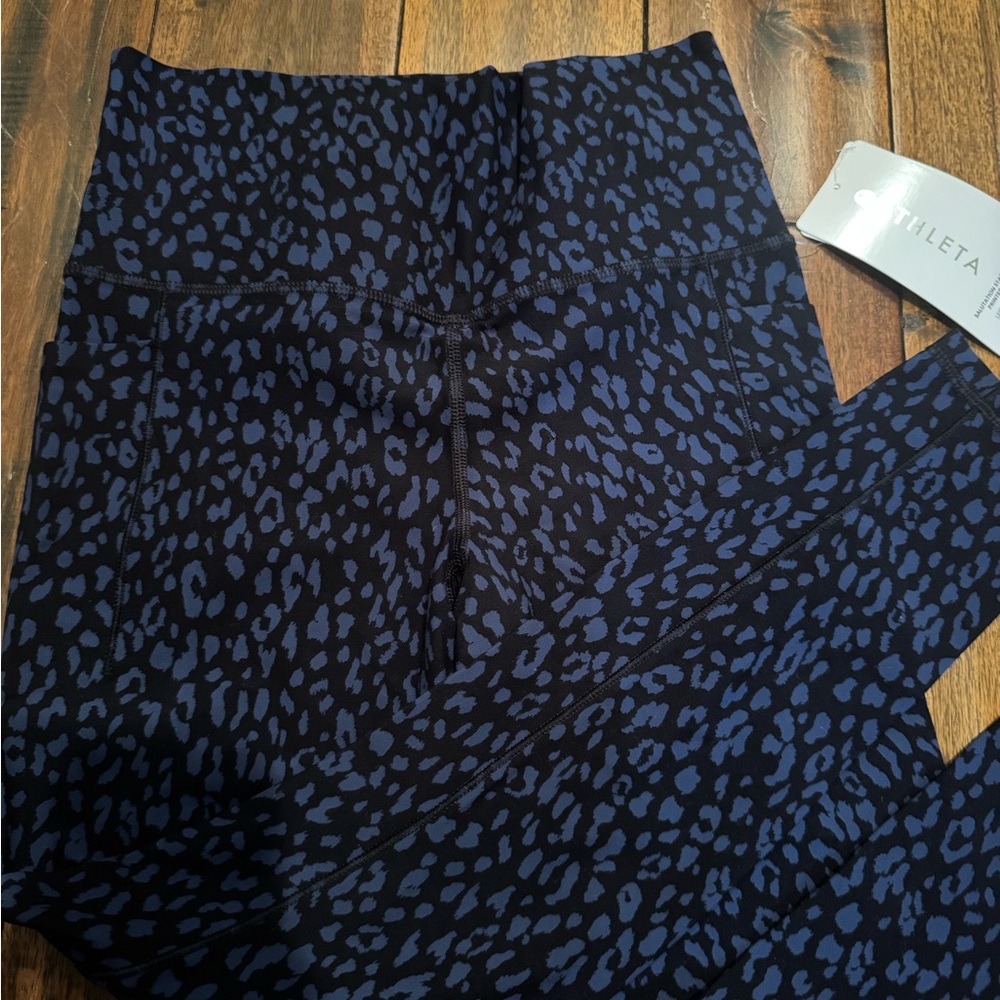 Athleta Salutation Stash Pocket 7/8 Navy Leopard Print Leggings Sz Small NWT